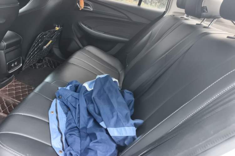 Used Roewe i5 2020 1.5L Automatic 4G Connect Luxury Flagship Edition Left Rear Seat