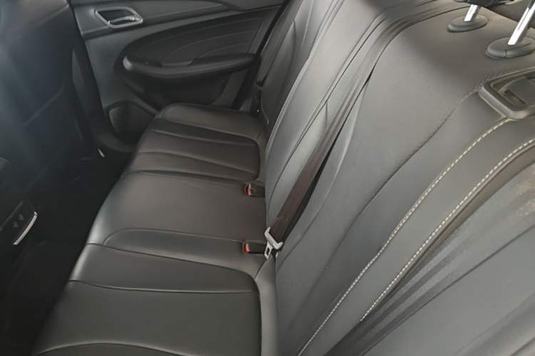 Used Roewe i5 2020 1.5L Automatic 4G Connect Luxury Flagship Edition Left Rear Seat