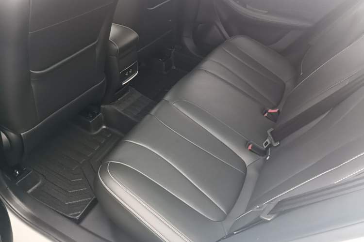Used Roewe i5 2020 1.5L Manual 4G Connect Leehao Flagship Edition Left Rear Seat