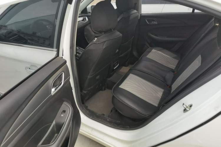 Used Roewe i5 2020 1.5L Automatic 4G Connect Luxury Flagship Edition Left Rear Seat