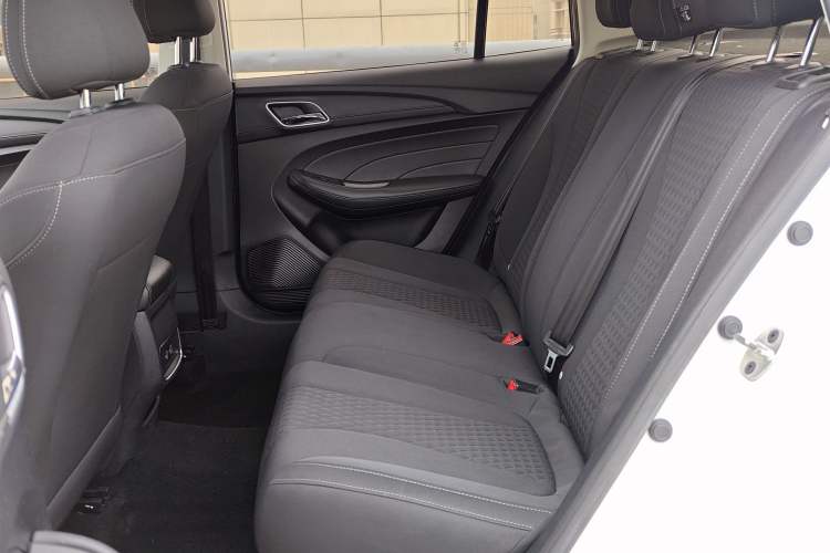 Used Roewe i5 2020 1.5L Automatic 4G Connected Linghao Edition Left Rear Seat