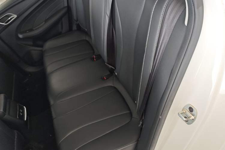 Used Roewe i5 2020 1.5L Automatic 4G Connect Luxury Flagship Edition Left Rear Seat
