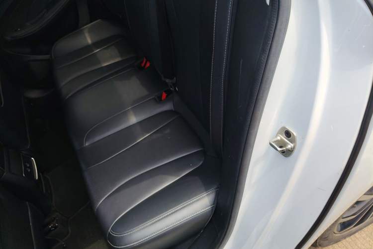 Used Roewe i5 2020 1.5L Automatic 4G Connect Luxury Flagship Edition Left Rear Seat