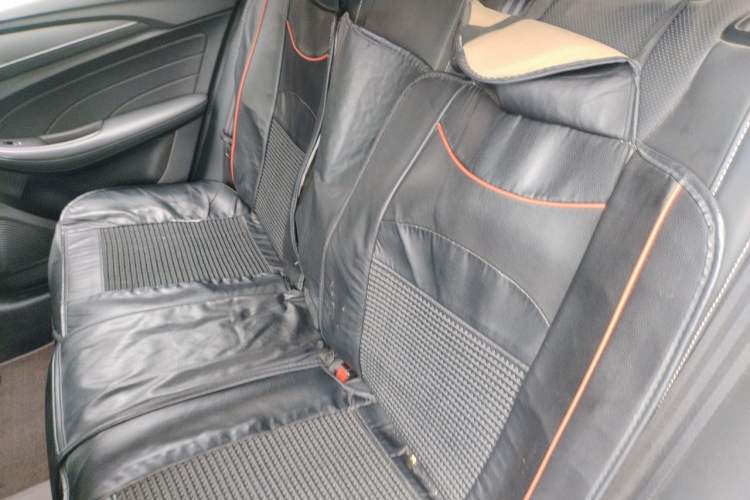 Used Roewe i5 2020 1.5L Automatic 4G Connect Luxury Flagship Edition Left Rear Seat