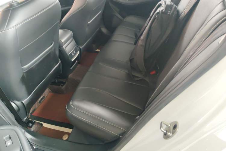 Used Roewe i5 2020 1.5L Automatic 4G Connect Luxury Flagship Edition Left Rear Seat