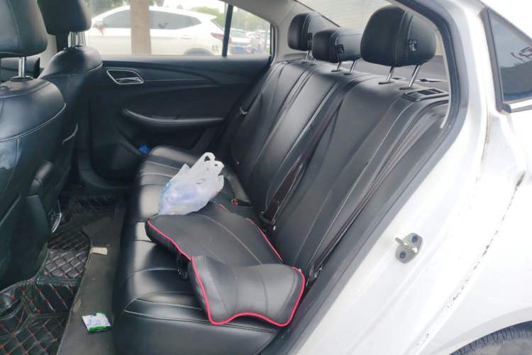 Used Roewe i5 2020 1.5L Automatic 4G Connect Luxury Flagship Edition Left Rear Seat