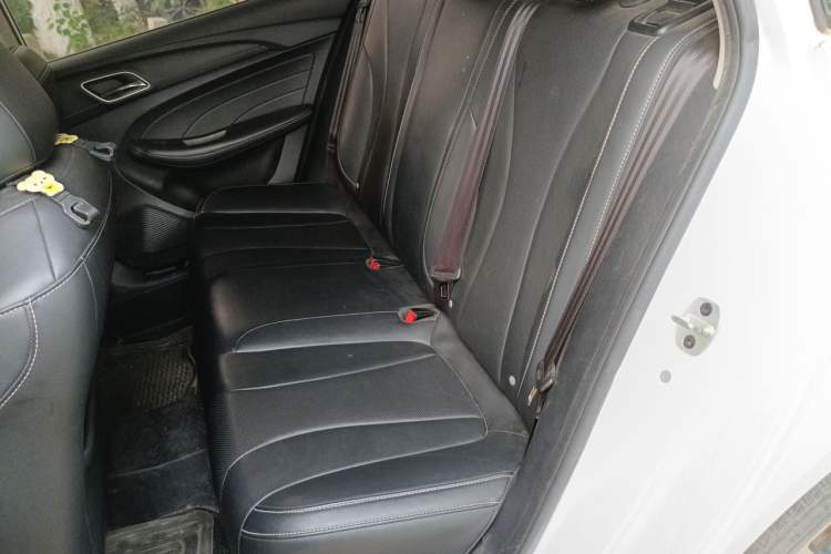Used Roewe i5 2020 1.5L Manual 4G Connect Leehao Flagship Edition Left Rear Seat