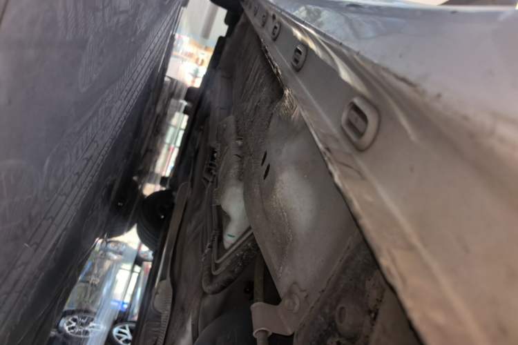Used Roewe i5 2020 1.5L Manual 4G Connect Leehao Flagship Edition Left Side Sill