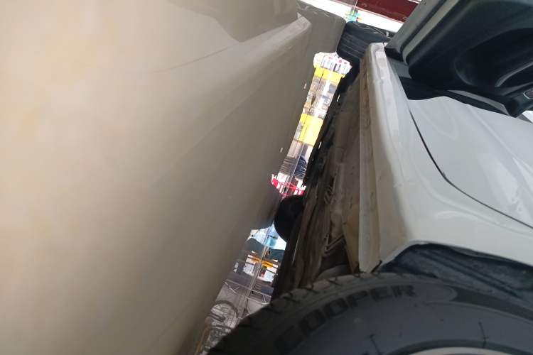 Used Roewe i5 2020 1.5L Automatic 4G Connect Luxury Flagship Edition Left Side Sill