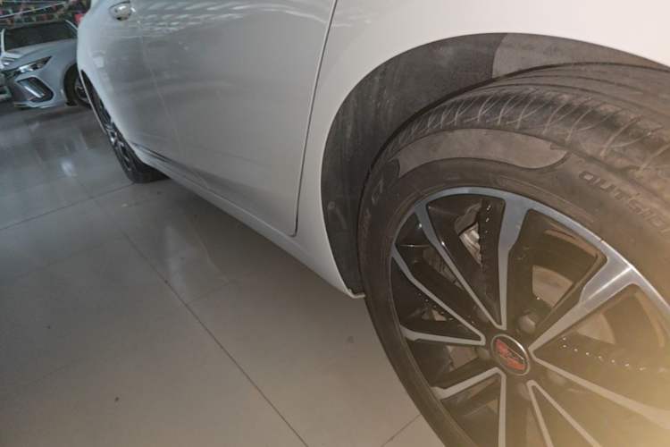Used Roewe i5 2020 1.5L Automatic 4G Connect Luxury Flagship Edition Left Side Sill