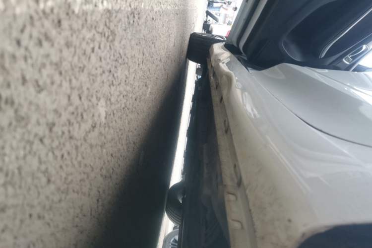 Used Roewe i5 2020 1.5L Automatic 4G Connect Luxury Flagship Edition Left Side Sill