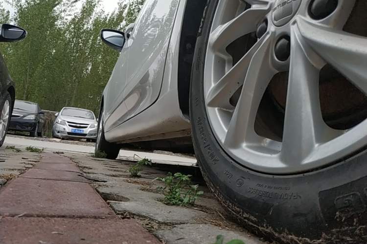 Used Roewe i5 2020 1.5L Automatic 4G Connected Linghao Edition Left Side Sill
