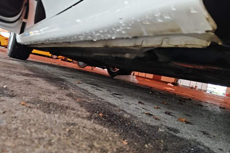 Used Roewe i5 2020 1.5L Automatic 4G Connected Linghao Edition Left Side Sill