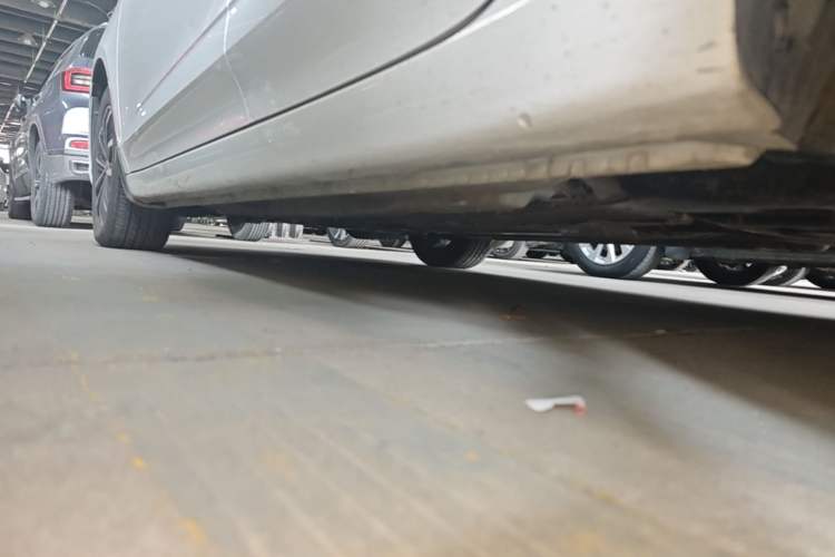 Used Roewe i5 2020 1.5L Automatic 4G Connect Luxury Flagship Edition Left Side Sill