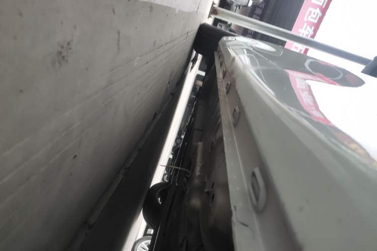 Used Roewe i5 2020 1.5L Automatic 4G Connect Luxury Flagship Edition Left Side Sill