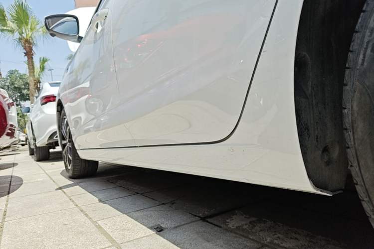 Used Roewe i5 2020 1.5L Automatic 4G Connect Luxury Flagship Edition Left Side Sill