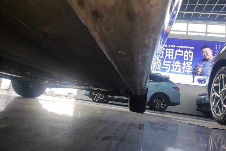 Used Roewe i5 2020 1.5L Automatic 4G Connect Luxury Flagship Edition Left Side Sill