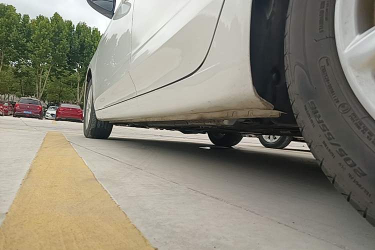 Used Roewe i5 2020 1.5L Automatic 4G Connected Linghao Edition Left Side Sill