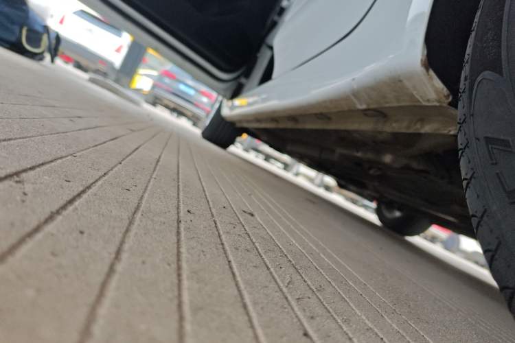 Used Roewe i5 2020 1.5L Automatic 4G Connected Linghao Edition Left Side Sill