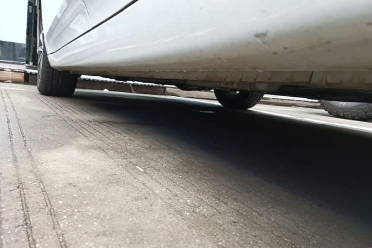 Used Roewe i5 2020 1.5L Automatic 4G Connect Luxury Flagship Edition Left Side Sill