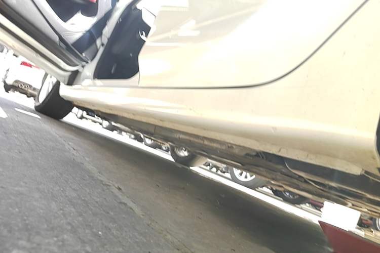 Used Roewe i5 2020 1.5L Automatic 4G Connected Linghao Edition Left Side Sill