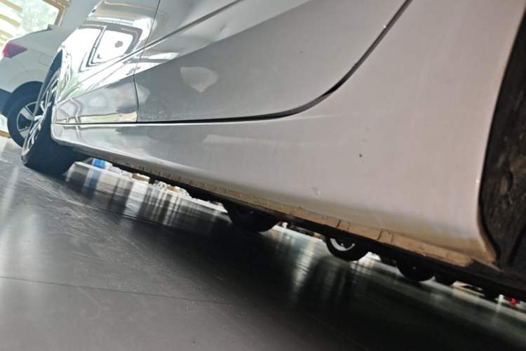 Used Roewe i5 2020 1.5L Automatic 4G Connect Luxury Flagship Edition Left Side Sill