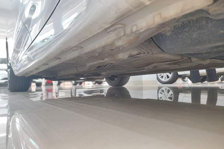 Used Roewe i5 2020 1.5L Automatic 4G Connect Luxury Flagship Edition Left Side Sill