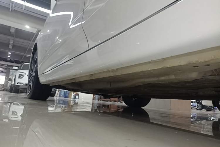 Used Roewe i5 2020 1.5L Automatic 4G Connect Luxury Flagship Edition Left Side Sill