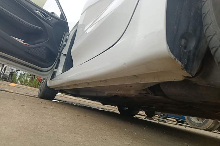 Used Roewe i5 2020 1.5L Automatic 4G Connect Luxury Flagship Edition Left Side Sill
