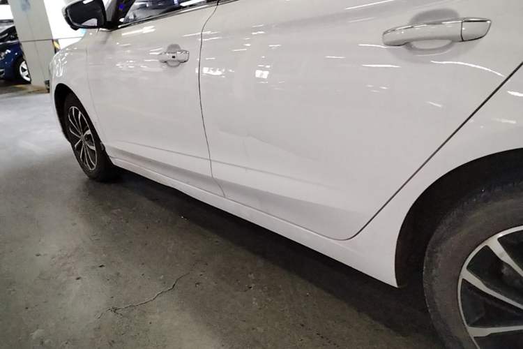 Used Roewe i5 2020 1.5L Automatic 4G Connect Luxury Flagship Edition Left Side Sill