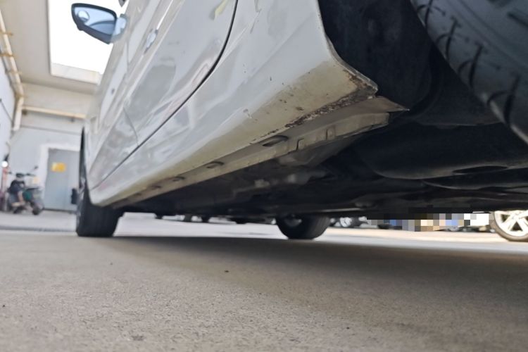 Used Roewe i5 2020 1.5L Automatic 4G Connect Luxury Flagship Edition Left Side Sill