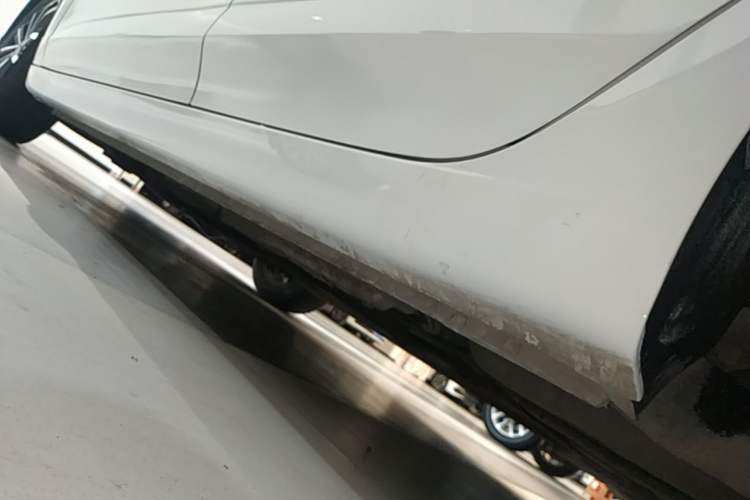Used Roewe i5 2020 1.5L Automatic 4G Connect Luxury Flagship Edition Left Side Sill