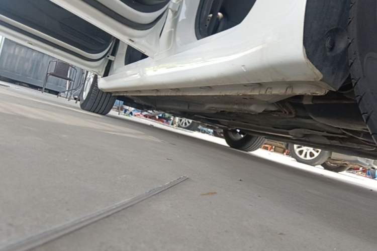 Used Roewe i5 2020 1.5L Manual 4G Connect Luxury Edition Left Side Sill