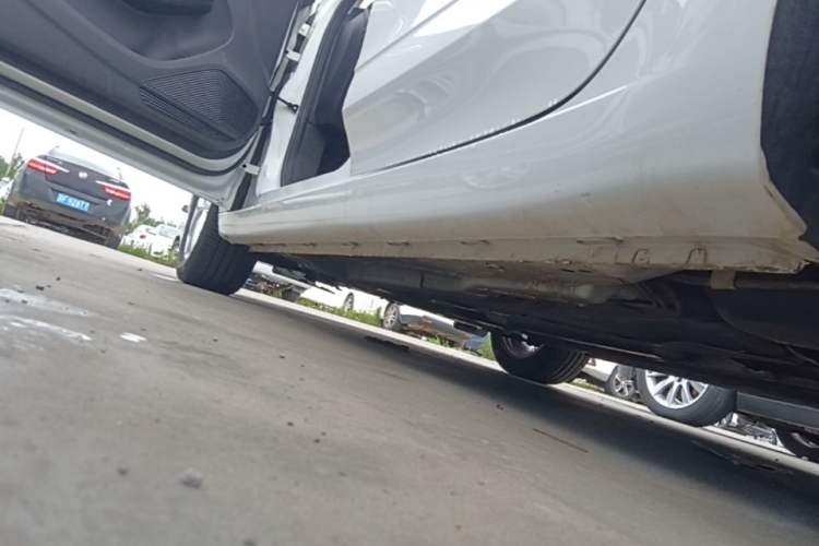 Used Roewe i5 2020 1.5L Manual 4G Connect Luxury Edition Left Side Sill