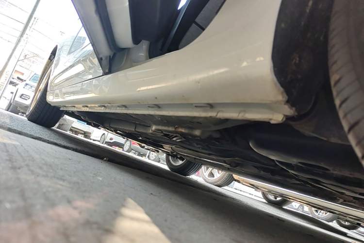 Used Roewe i5 2020 1.5L Automatic 4G Connected Linghao Edition Left Side Sill
