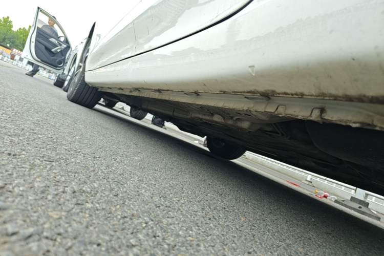 Used Roewe i5 2020 1.5L Automatic 4G Connect Luxury Flagship Edition Left Side Sill