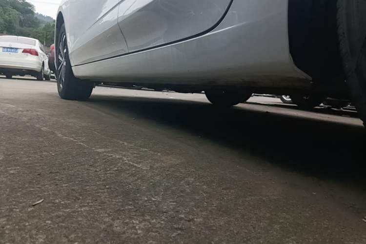 Used Roewe i5 2020 1.5L Manual 4G Connect Leehao Flagship Edition Left Side Sill