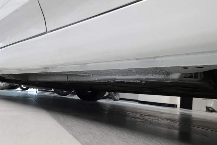 Used Roewe i5 2020 1.5L Automatic 4G Connected Linghao Edition Left Side Sill