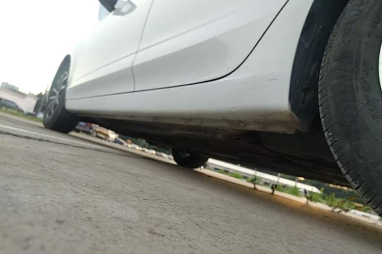 Used Roewe i5 2020 1.5L Automatic 4G Connect Luxury Flagship Edition Left Side Sill