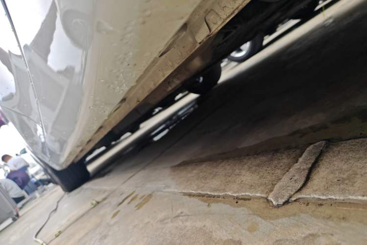 Used Roewe i5 2020 1.5L Automatic 4G Connect Luxury Flagship Edition Left Side Sill