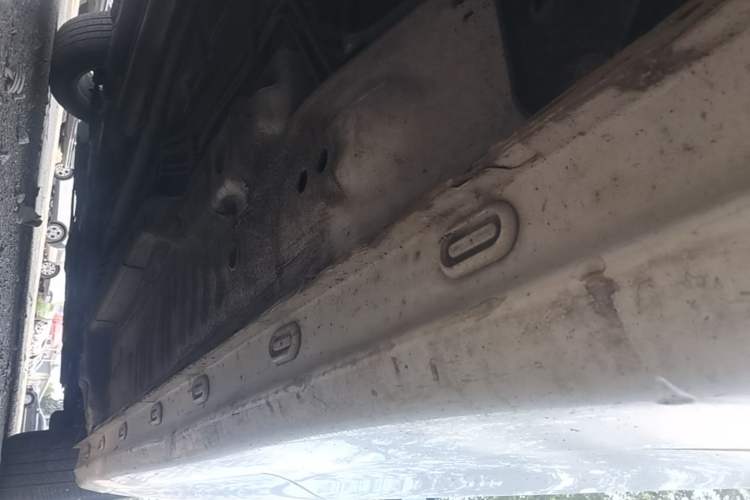 Used Roewe i5 2020 1.5L Automatic 4G Connected Linghao Edition Left Side Sill