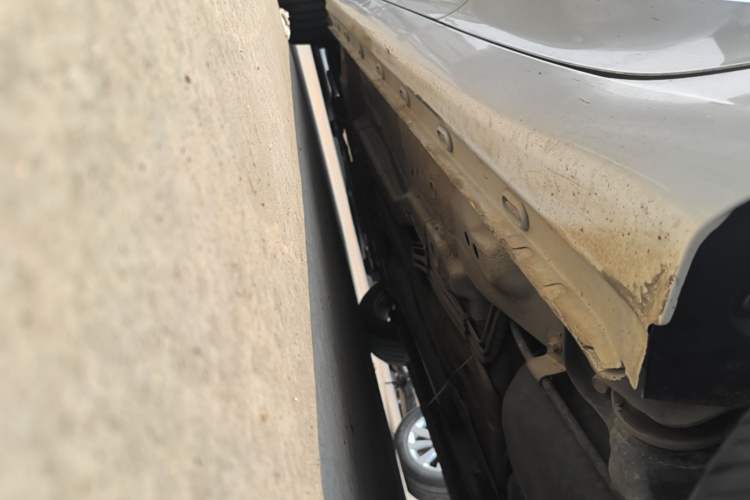 Used Roewe i5 2020 1.5L Manual 4G Connect Luxury Edition Left Side Sill