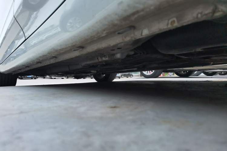 Used Roewe i5 2020 1.5L Automatic 4G Connect Luxury Flagship Edition Left Side Sill