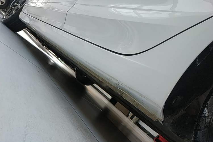 Used Roewe i5 2020 1.5L Automatic 4G Connect Luxury Flagship Edition Left Side Sill