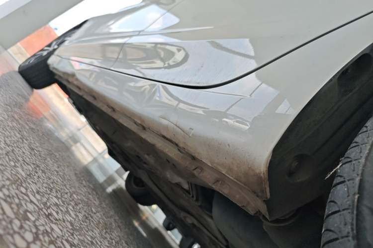 Used Roewe i5 2020 1.5L Automatic 4G Connect Luxury Flagship Edition Left Side Sill