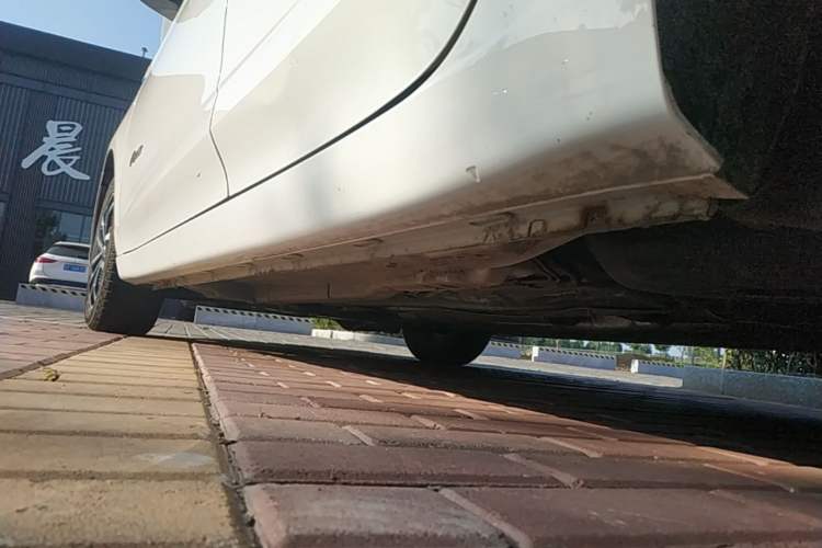 Used Roewe i5 2020 1.5L Automatic 4G Connect Luxury Flagship Edition Left Side Sill