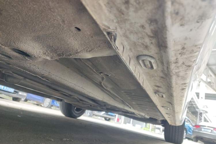 Used Roewe i5 2020 1.5L Automatic 4G Connect Luxury Flagship Edition Left Side Sill
