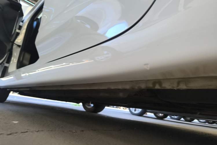 Used Roewe i5 2020 1.5L Automatic 4G Connected Linghao Edition Left Side Sill