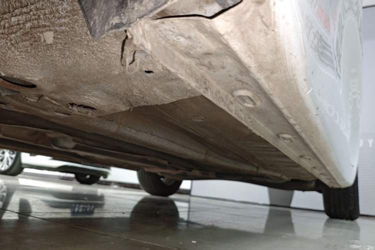 Used Roewe i5 2020 1.5L Automatic 4G Connect Luxury Flagship Edition Left Side Sill