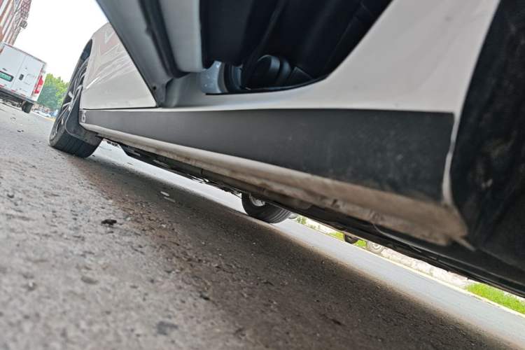 Used Roewe i5 2020 1.5L Automatic 4G Connect Luxury Flagship Edition Left Side Sill